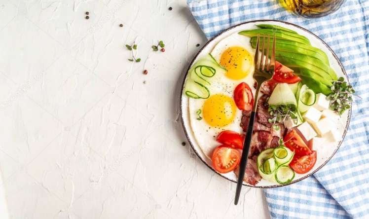Tərəvəz yeməklərini yumurta ilə yedikdə effektli olur 