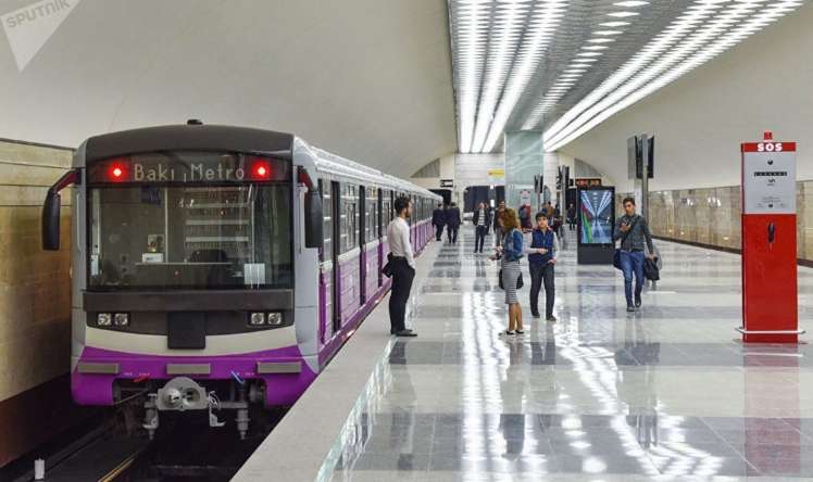 Bakı metrosunda iki nəfər huşunu itirdi  