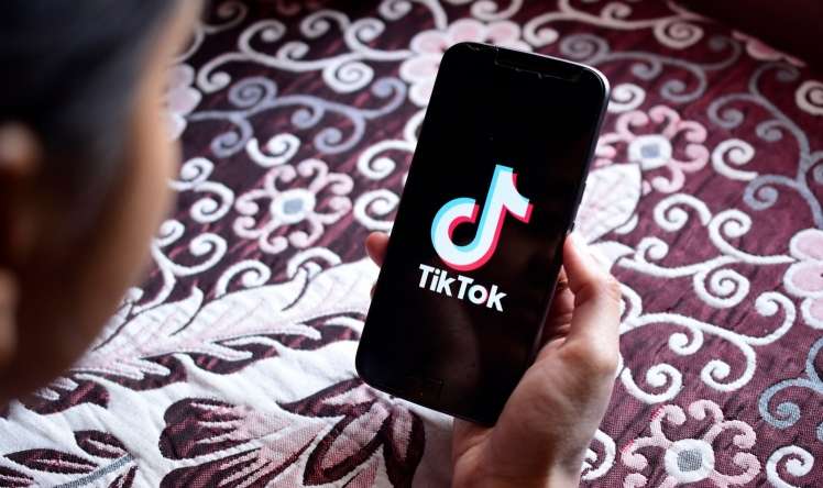 Niyə bəzi ölkələr TİKTOKU qadağan edir   - İnsanın beynini iflic edir