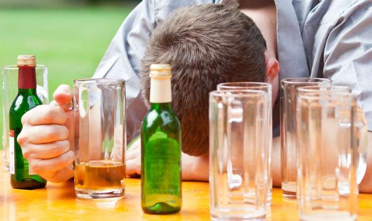 İçki içmək genetikada xərçəng xəstəliyi riskini artırır   -   Alim
