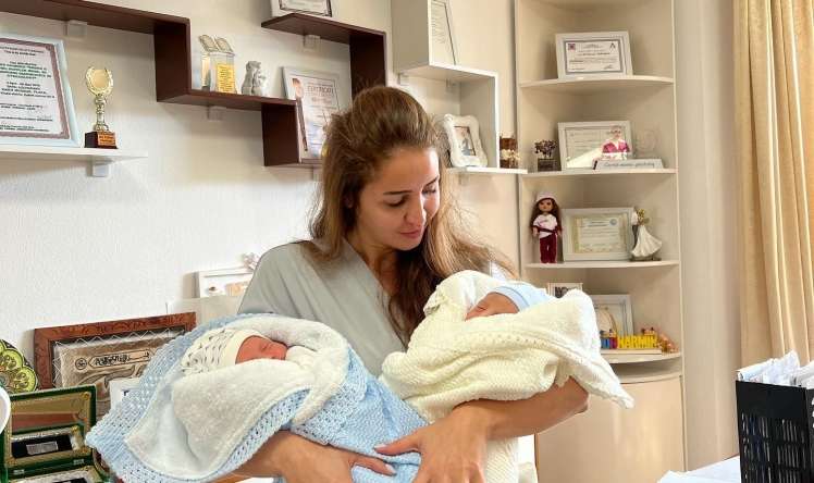 Bakıda əkizlərin biri təbii, digəri əməliyyatla doğuldu 