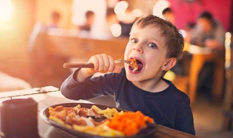 Uşaqlara yatmazdan əvvəl yemək vermək doğrudurmu? 