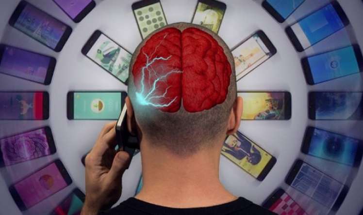 Mobil telefon beyində xərçəng yaradır?  – Alimlərdən son açıqlama