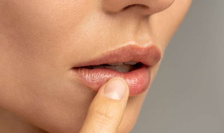 Dodaqlardakı bu dəyişlikliklər təhlükəli xəstəlikdən  xəbər verir