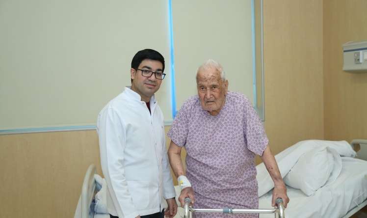 Yeni Klinikada 98 yaşlı kişiyə   endprotez edildi