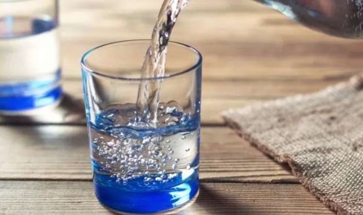 Suyu düzgün içməmək problemlərə səbəb ola bilər  