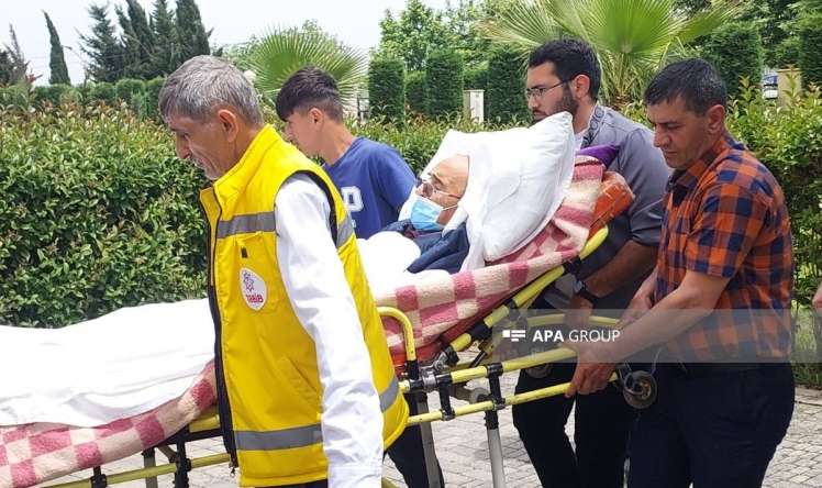 Masallı xəstəxanasının sabiq direktorunu məhkəməyə xərəkdə gətirildi -  FOTO
