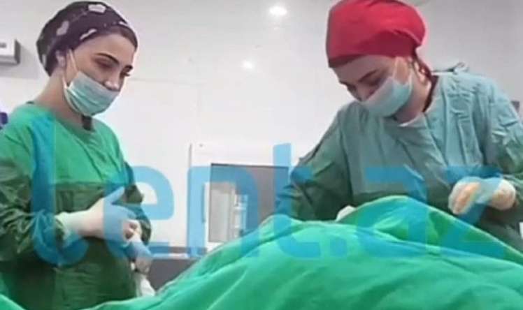 Əməliyyat zamanı canlı açan həkimin də lisenziyası ləğv edildi 