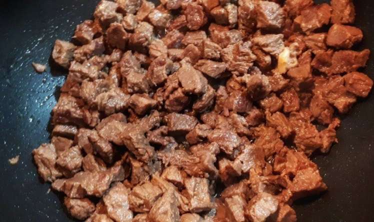 Qırmızı ətə 1 paket əlavə edin, yupyumşaq edir -  FOTO