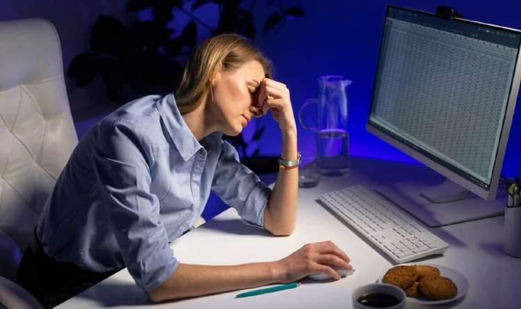 Yatmazdan əvvəl kompüter və telefon    çox təhlükəlidir