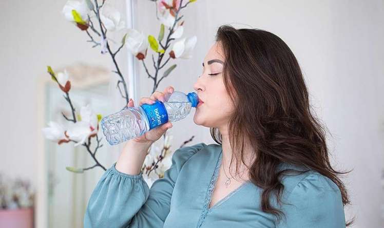 Zəhərə və qatı qana qarşı suyu necə içməli? 