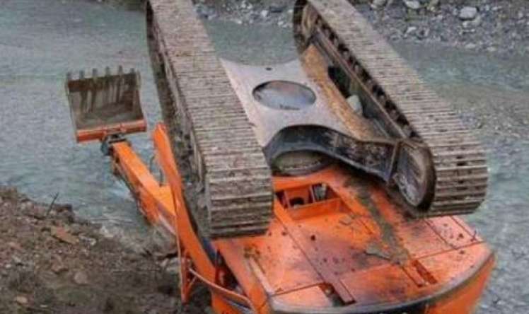 Ağsuda ekskavator aşdı -  Ölən və yaralananlar var