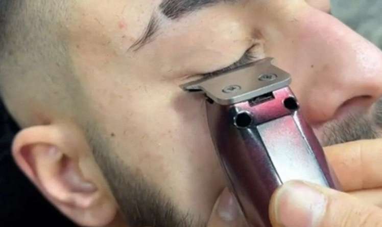 TikTok-un qorxulu trendi -  Kirpik kəsmək 