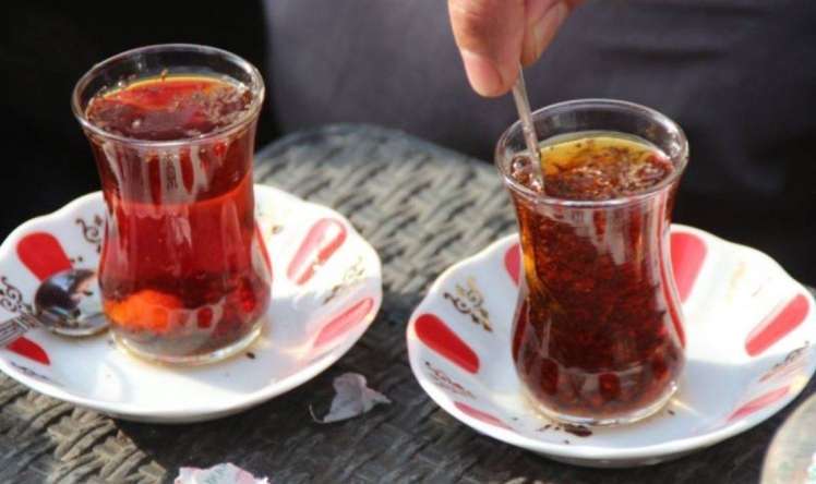 Çaya əlavə olunduqda şəfa verir:  İki ədəd kifayətdir