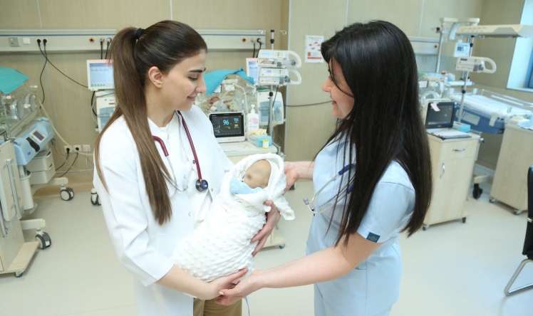 Kritik vəziyyətdə doğulan körpə   31 günlük müalicədən sonra sağaldı - FOTO