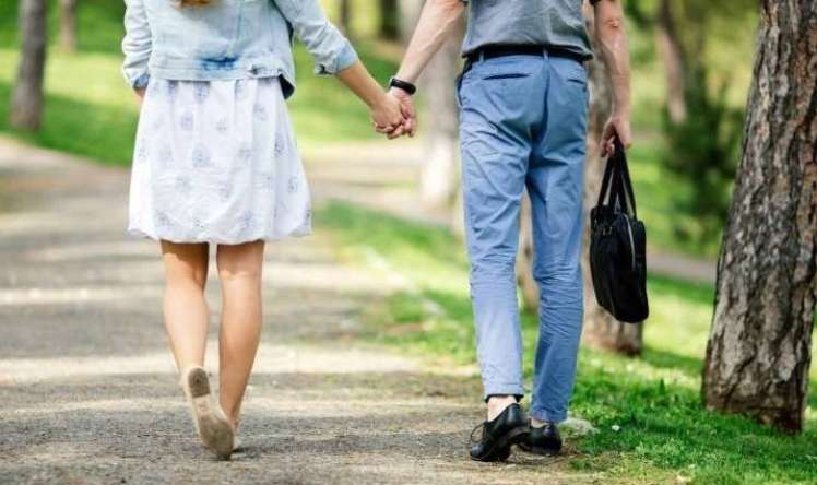 Bakıda 2 uşaq anası ərinin dostu ilə qaçdı 