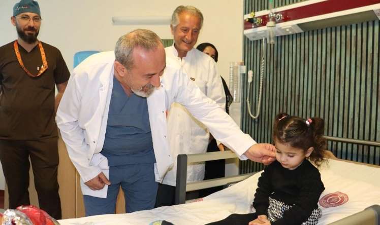 Tualet təmizləyici içən uşaq 2 il yeyə bilməyib 