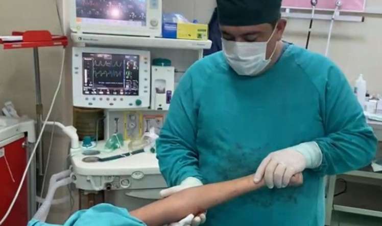 Tik-tokda canlı yayımda xəstənin ayağını kəsən  cərrahla bağlı araşdırılma başlandı