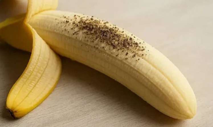 Bananı qara bibərlə yemək... -  Yeni trend