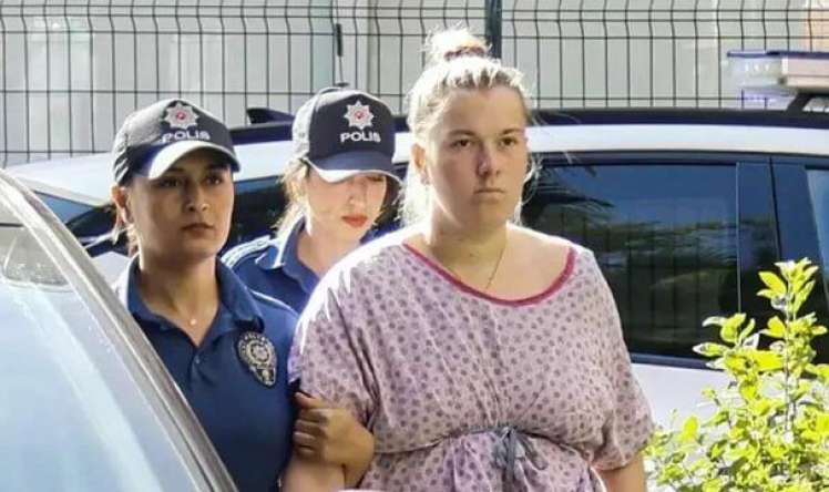 Uşağı doğub unitaza atan qadın həbsdən buraxıldı 