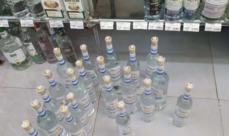 Bu marketdə saxta araqlar aşkarlandı -  FOTO