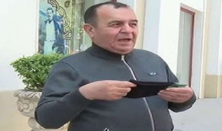 Məşhur aktyor müalicəsi üçün corab satır -  VİDEO