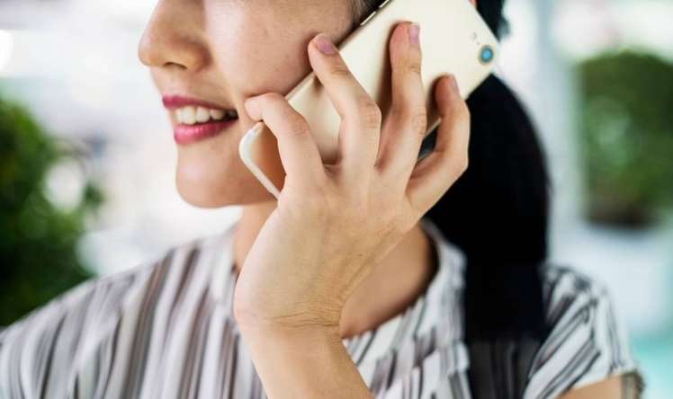 Telefonla çox danışanların tüpürcək vəzisi şişir 