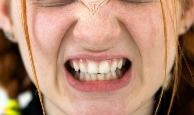 Dişlərinizi sıxmayın:  Miqrenə səbəb olur