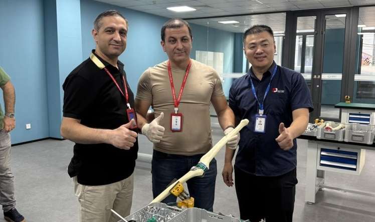 Azərbaycan travmatoloqları Çində  - Bakıya  Robotik Naviqasiya gətirilir
