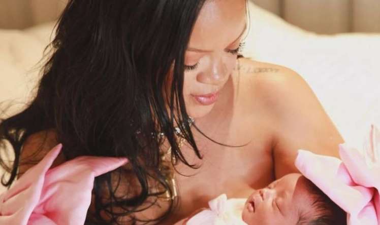 Rihanna çoxuşaqlı ana oldu  