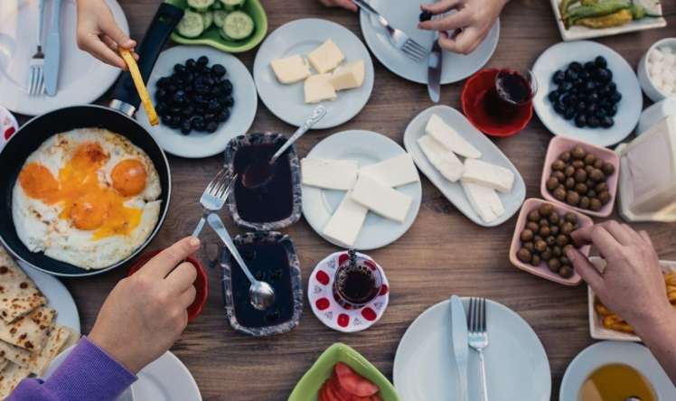 Səhər yeməyində bunları heç vaxt yeməyin:  Zərərli 5 qida
