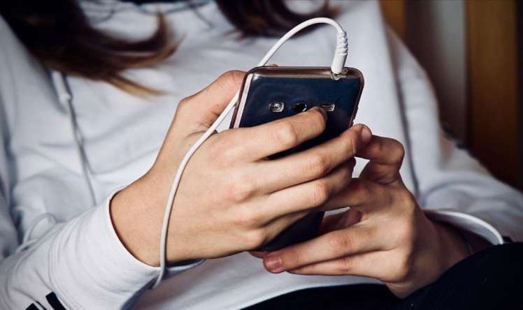 Texnologiya asılılığı həyəcan təbili çalır.  Mütəxəssislərdən xəbərdarlıq 