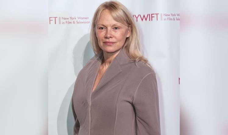 56  yaşlı Pamela makiyajsız gəzməsinin    səbəbini açıqladı 