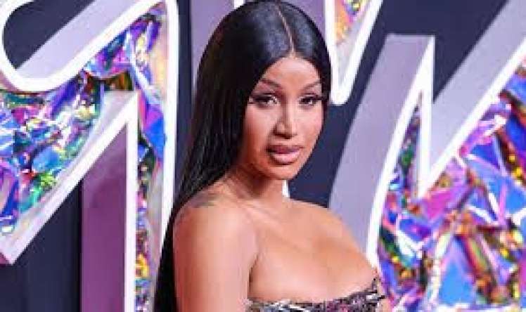 3 aydır saçını yumadığını     etiraf etdi