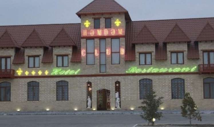 Azərbaycanda vəkil hoteldə öldü 