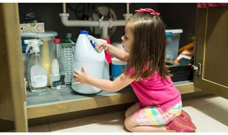 4 yaşlı uşaq kimyəvi təmizləyici vasitə içdi -  Qida borusu yandı-FOTO
