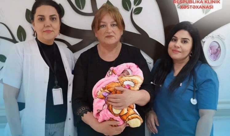 Bakıda 59 yaşlı qadın 23 ildən sonra ana oldu 
