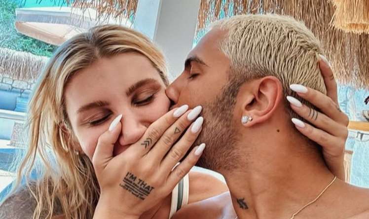 Toya hazırlaşırdı,  ayrıldılar