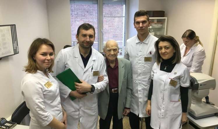 20 ildir kor olan 100 yaşlı xəstənin görməsi    bərpa olundu