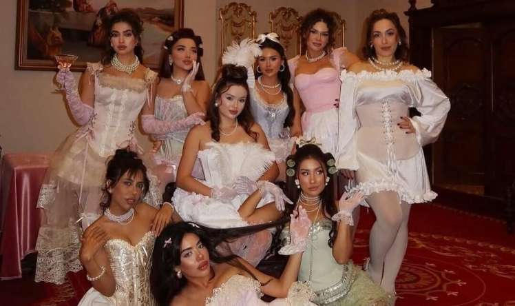 Tənqidlərdən sonra fotoları sildi 