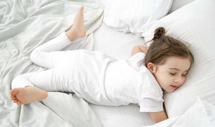 Uşaqlar yatarkən niyə yorğan örtmürlər? 