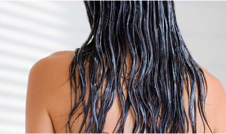 Saçları pambıq kimi edir:  Duşda tətbiq edin