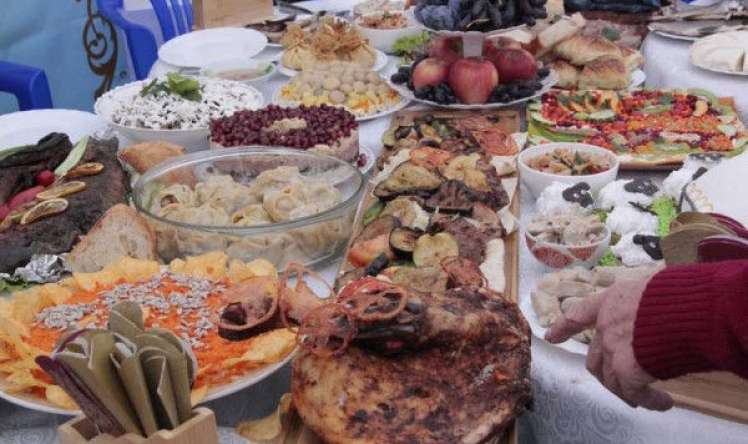 Kişilərdə bağırsaq xərçəngi yaradan qidalar 