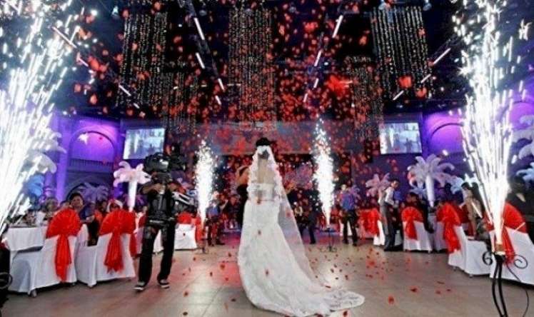 Toyda oynadığı yerdə yıxılıb öldü 