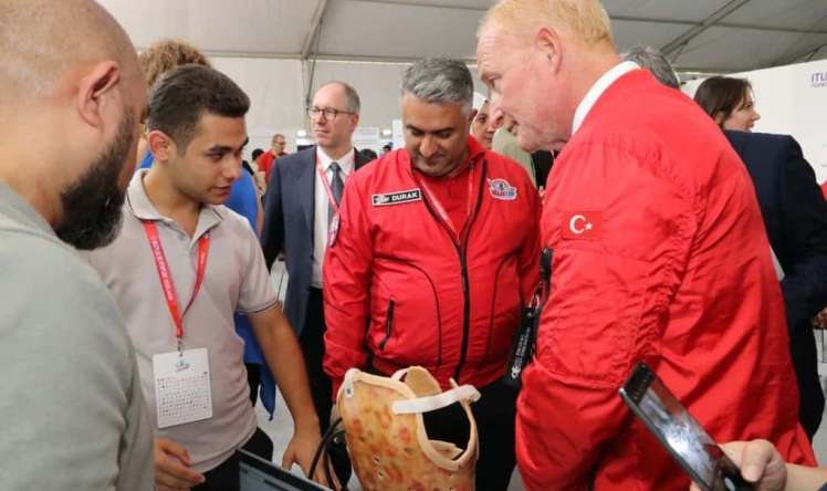 Azərbaycanlı həkimlə oğlunun ixtira etdiyi “Ağıllı korset" - Qızıl medal aldı