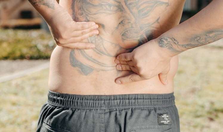 Prostat vəzi xərçənginin bel və ayaqlarda    -   əlaməti