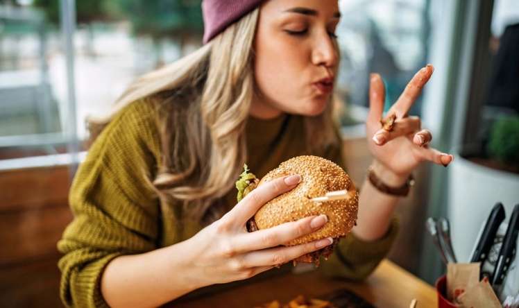 Bütün günü aclıq hiss etməyin    təhlükəli səbəbi