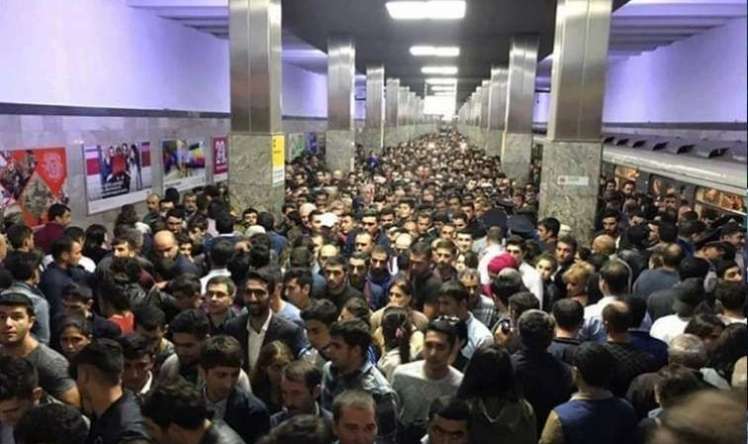 Metroda problem yarandı 