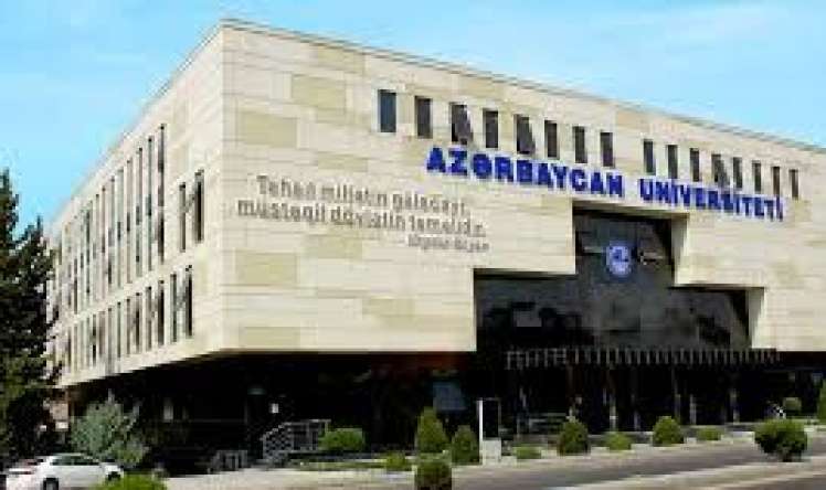 Azərbaycan Universitetində tələbə yıxılıb xəsarət aldı 