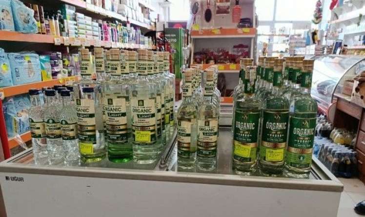 Bu marketlərdə saxta araqlar satılırmış -  FOTOLAR
